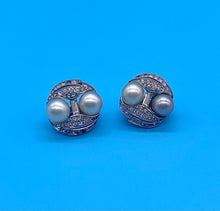 Load image into Gallery viewer, Vintage Trifari clip on Pearl and rhinestone earrings