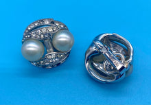 Load image into Gallery viewer, Vintage Trifari clip on Pearl and rhinestone earrings