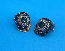 Load image into Gallery viewer, Vintage Small Green Rhinestone clip on earrings