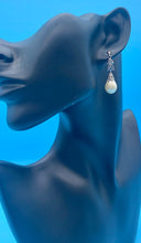 Load image into Gallery viewer, Vintage Drop Pearl Stud earrings