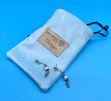 Load image into Gallery viewer, Vintage Pearl drop Earrings