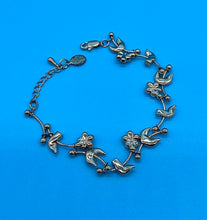 Load image into Gallery viewer, Vintage Daisy Flower Gold Tone Bracelet