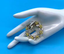 Load image into Gallery viewer, Vintage Jewelcraft Enamel Flower Wreath Brooch