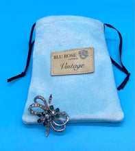 Load image into Gallery viewer, Vintage Emerald Green Rhinestone Bow and Flower Brooch