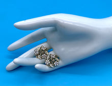 Load image into Gallery viewer, Vintage Jewelcraft Beaded Floral Cluster clip on earrings