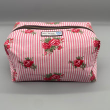 Load image into Gallery viewer, Vintage rose print vanity bag