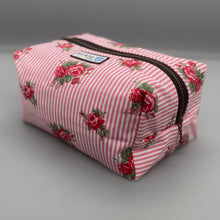 Load image into Gallery viewer, Vintage rose print vanity bag