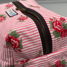 Load image into Gallery viewer, Vintage rose print vanity bag