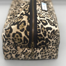 Load image into Gallery viewer, Leopard print vanity bag