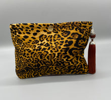 Load image into Gallery viewer, Leopard print pouch
