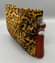 Load image into Gallery viewer, Leopard print pouch