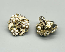 Load image into Gallery viewer, Vintage Jewelcraft Beaded Floral Cluster clip on earrings
