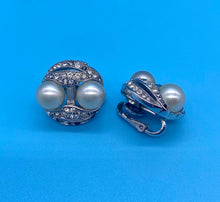 Load image into Gallery viewer, Vintage Trifari clip on Pearl and rhinestone earrings
