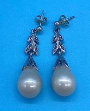 Load image into Gallery viewer, Vintage Drop Pearl Stud earrings
