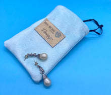 Load image into Gallery viewer, Vintage Drop Pearl Stud earrings
