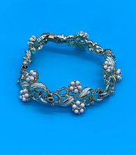 Load image into Gallery viewer, Vintage Jewelcraft Beaded Floral Cluster clip on earrings
