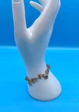 Load image into Gallery viewer, Vintage Daisy Flower Gold Tone Bracelet
