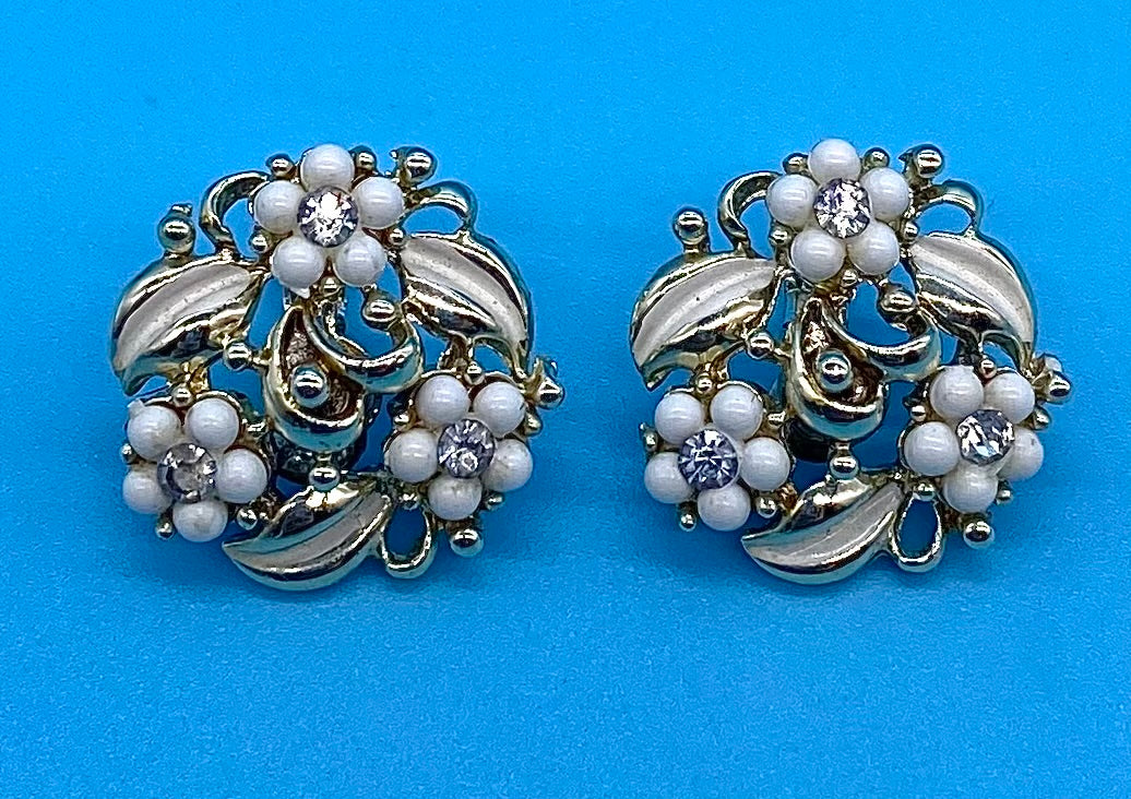 Vintage Jewelcraft Beaded Floral Cluster clip on earrings