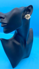 Load image into Gallery viewer, Vintage Jewelcraft Beaded Floral Cluster clip on earrings

