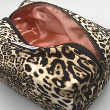 Load image into Gallery viewer, Leopard print vanity bag
