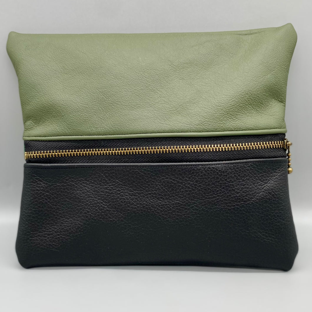 Leather split colour green/black pouch