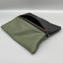 Load image into Gallery viewer, Leather split colour green/black pouch
