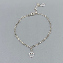 Load image into Gallery viewer, Silver heart chain bracelet
