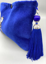 Load image into Gallery viewer, Dark blue velvet pouch
